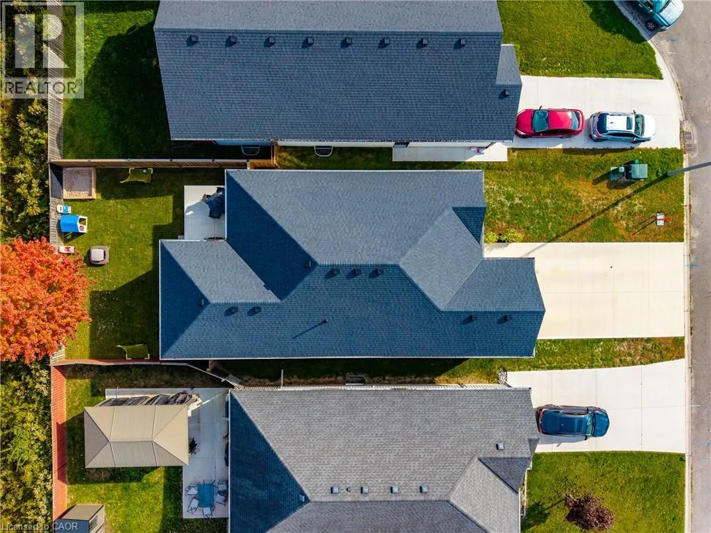 5 MACNEIL Court