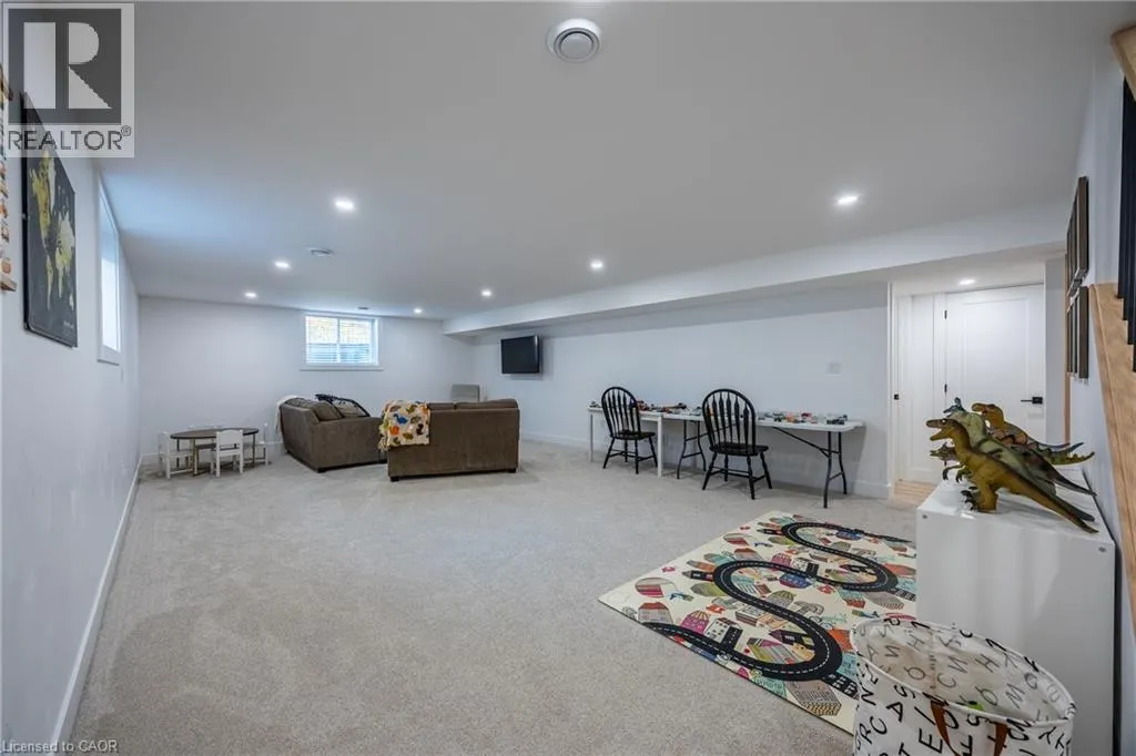 5 MACNEIL Court