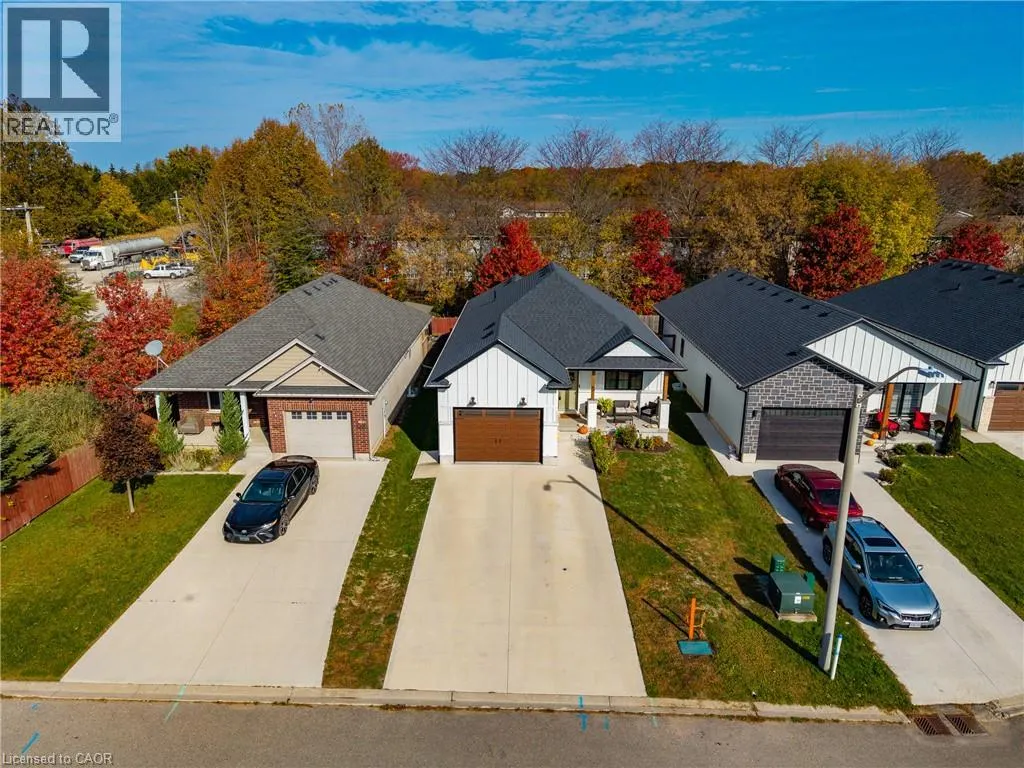 5 MACNEIL Court