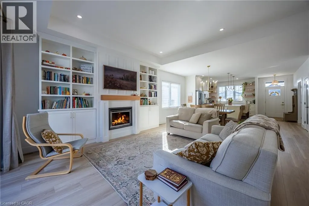 5 MACNEIL Court