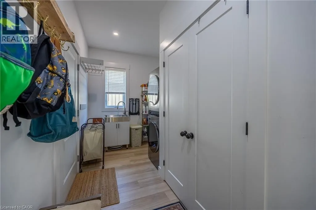 5 MACNEIL Court