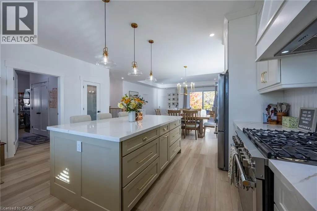 5 MACNEIL Court
