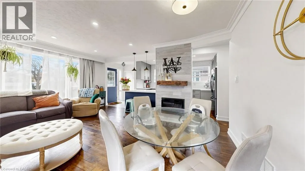 33 NEAPOLITAN Drive