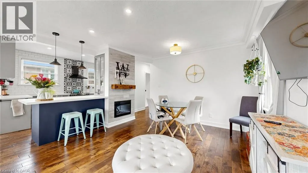 33 NEAPOLITAN Drive