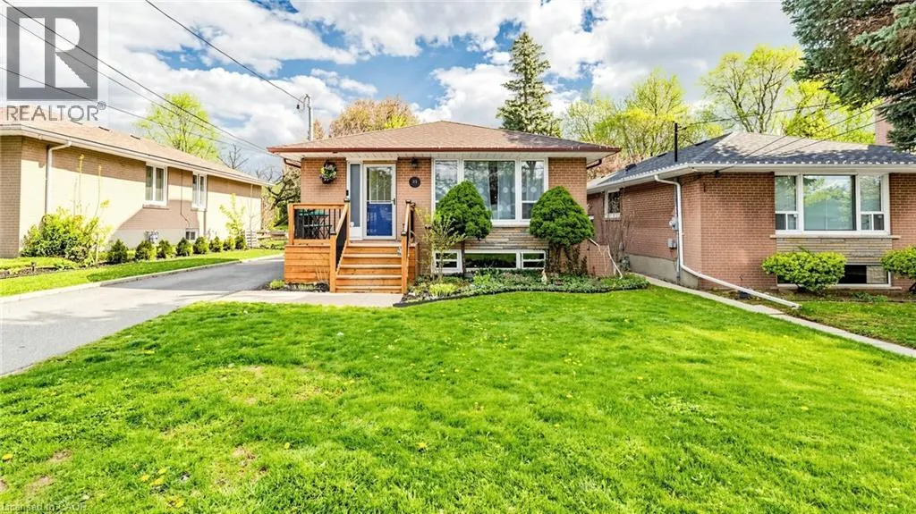 33 NEAPOLITAN Drive