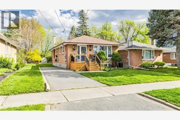33 NEAPOLITAN Drive