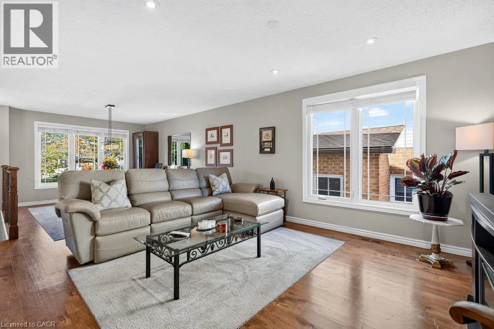 4 VANCE Crescent