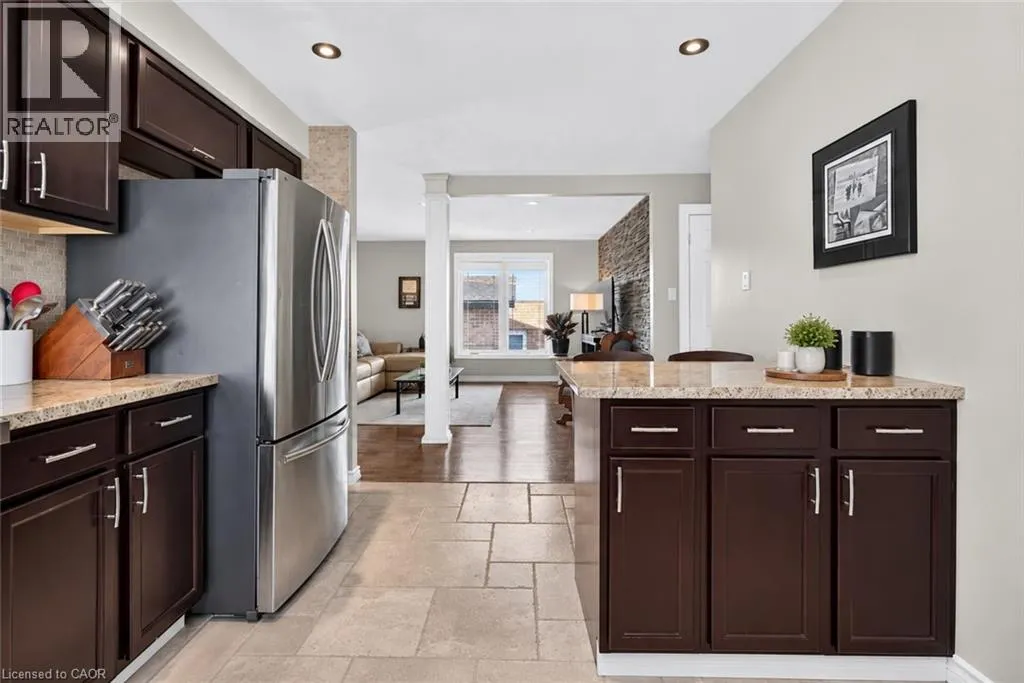 4 VANCE Crescent