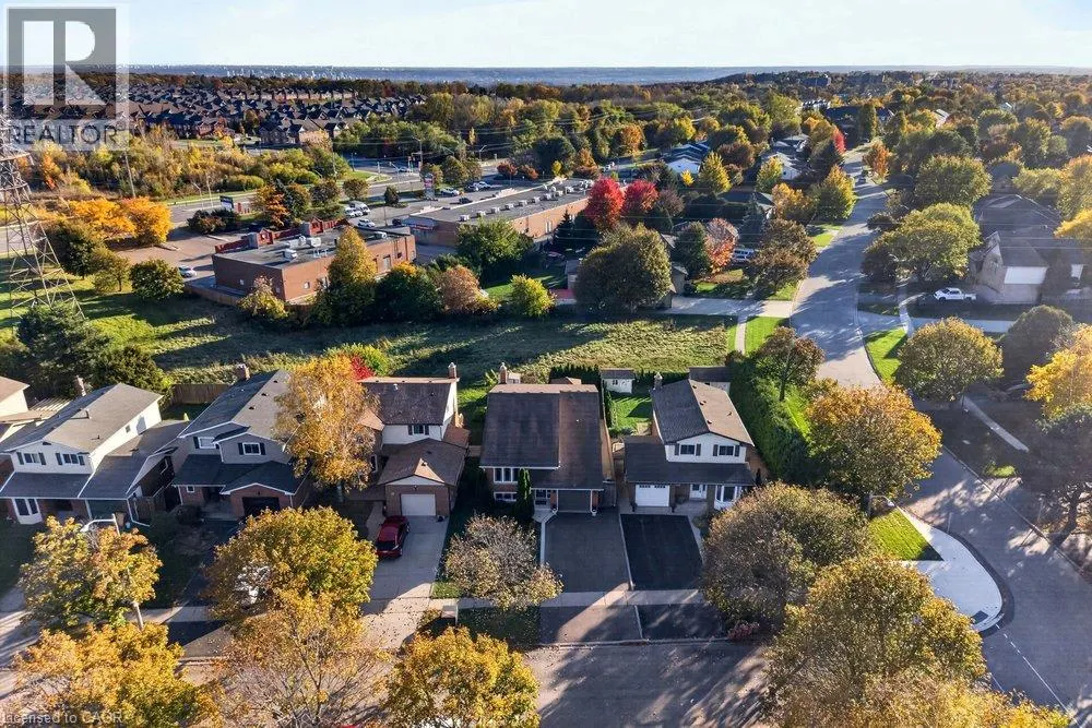 4 VANCE Crescent