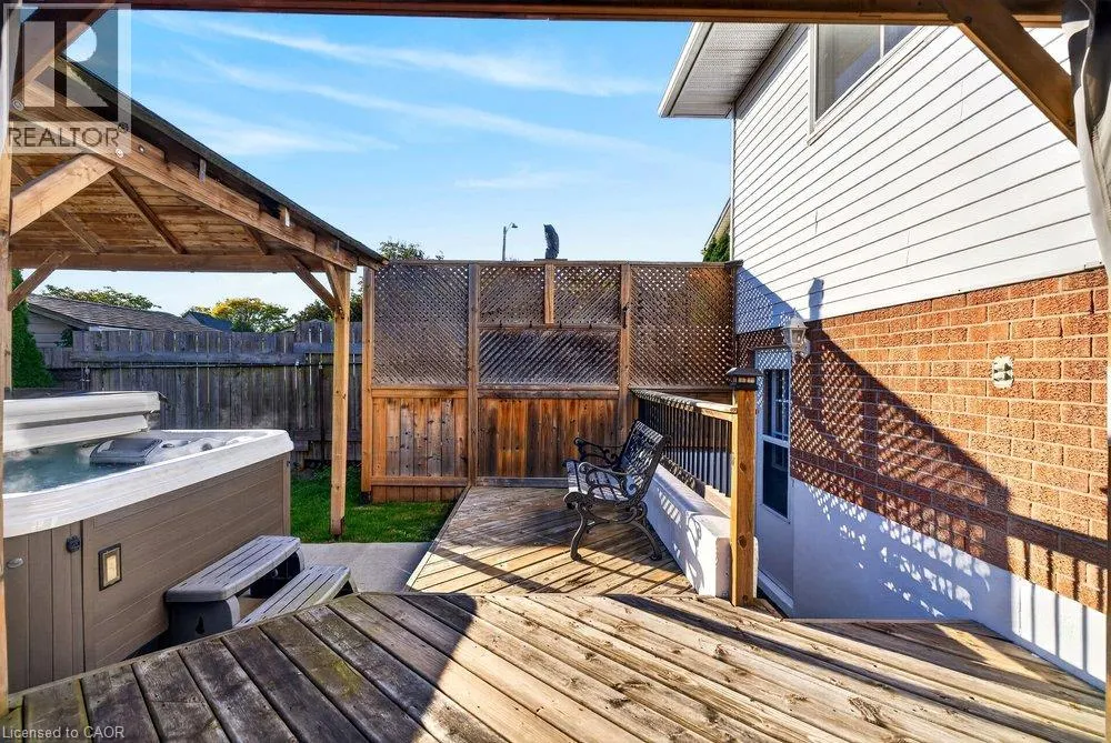 4 VANCE Crescent