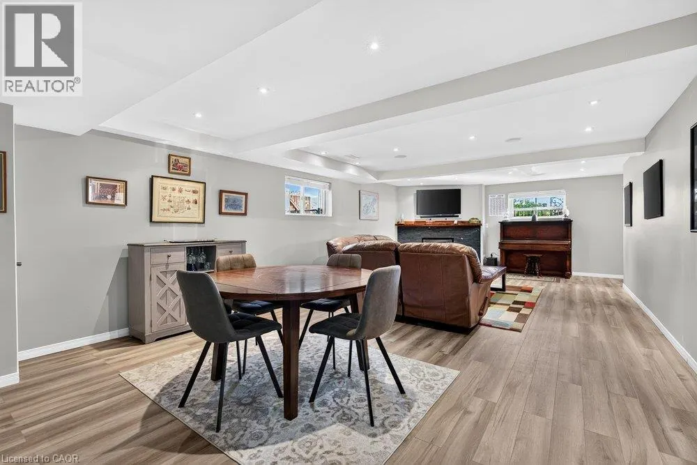 4 VANCE Crescent