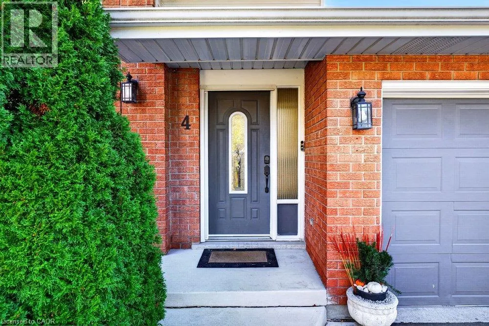 4 VANCE Crescent