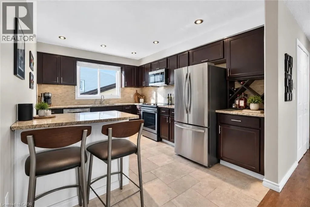 4 VANCE Crescent