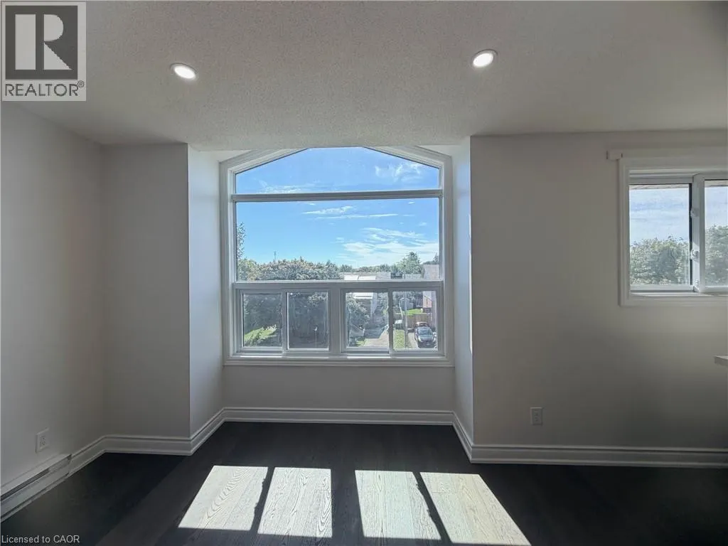 60 DONLY Drive S Unit# 301 #301
