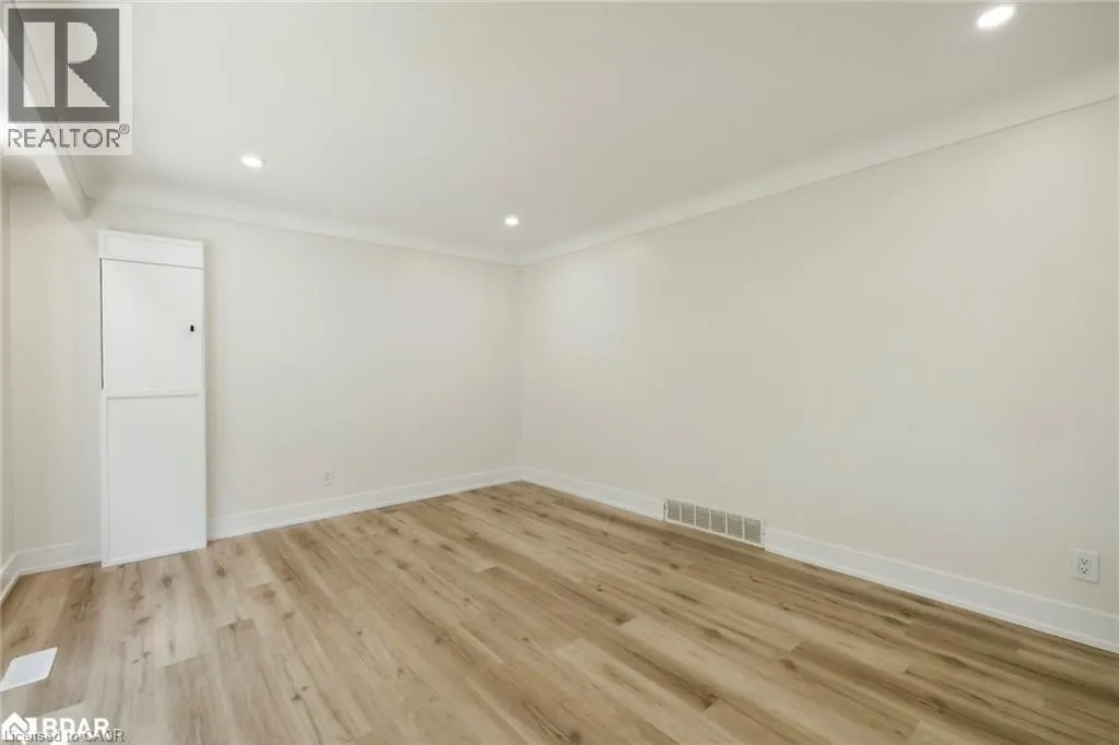 87 LEASIDE Drive Unit# Upper #Upper