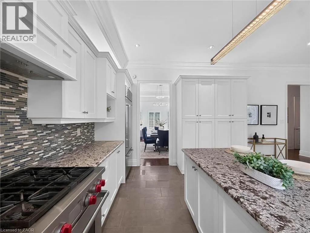 2121 BLACKFOREST Crescent