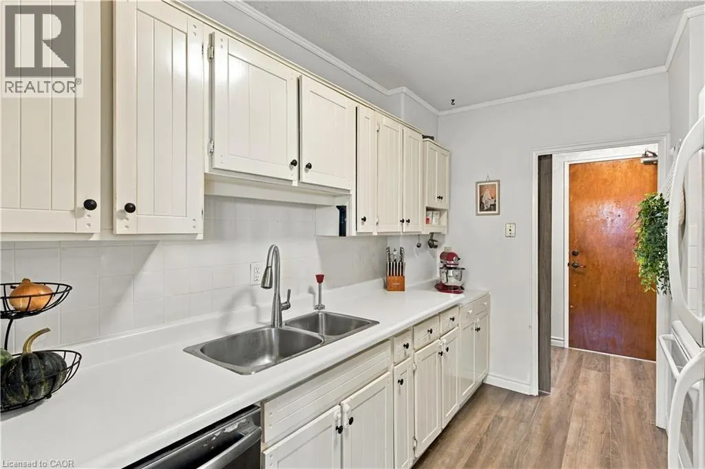 45 WESTMOUNT Road N Unit# 202 #202