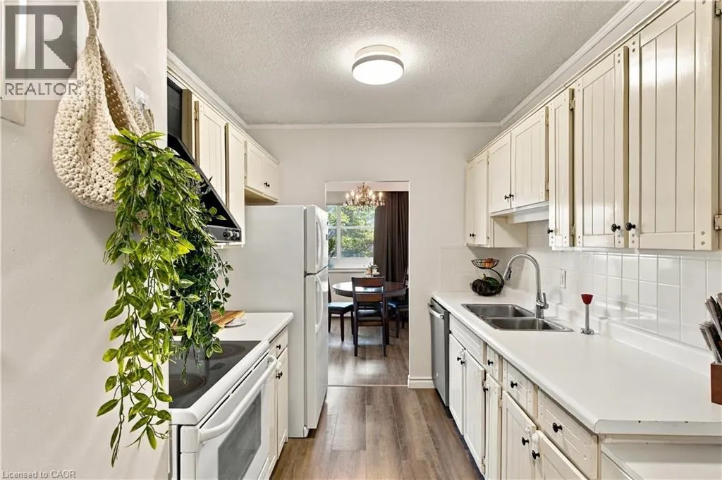 45 WESTMOUNT Road N Unit# 202 #202