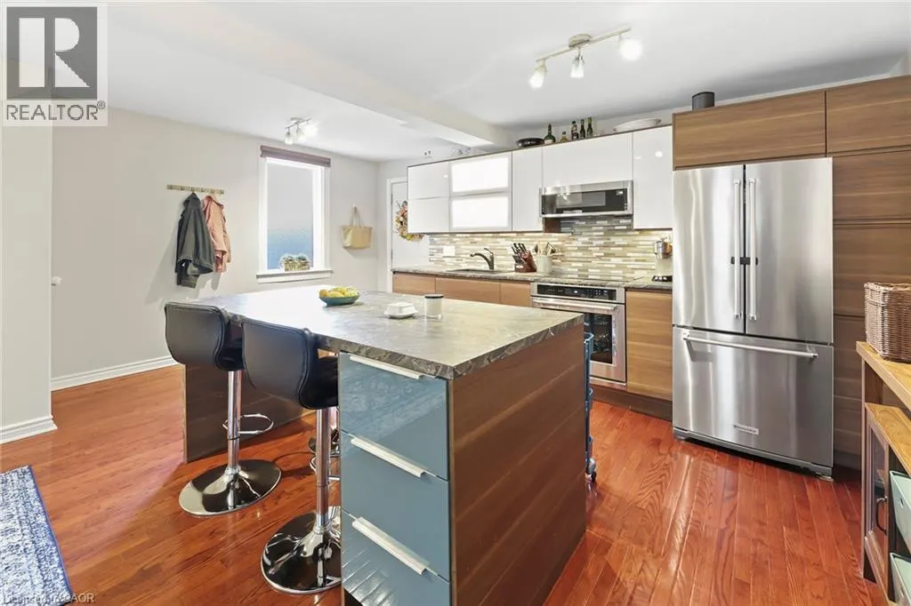 42 HESS Street N