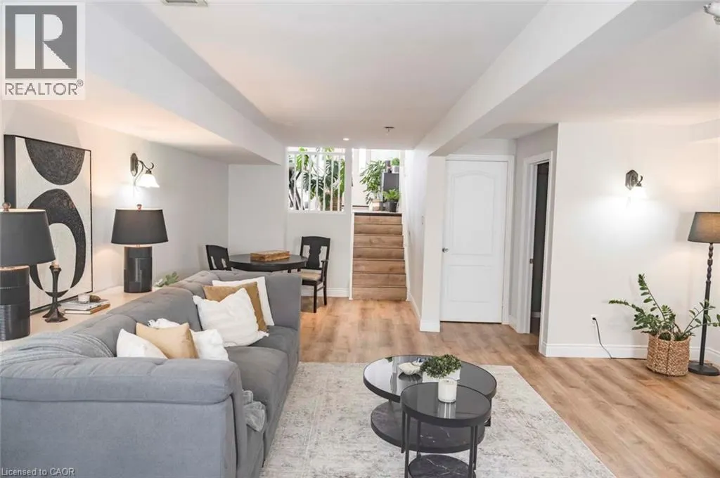 729 FAIRWAY Court