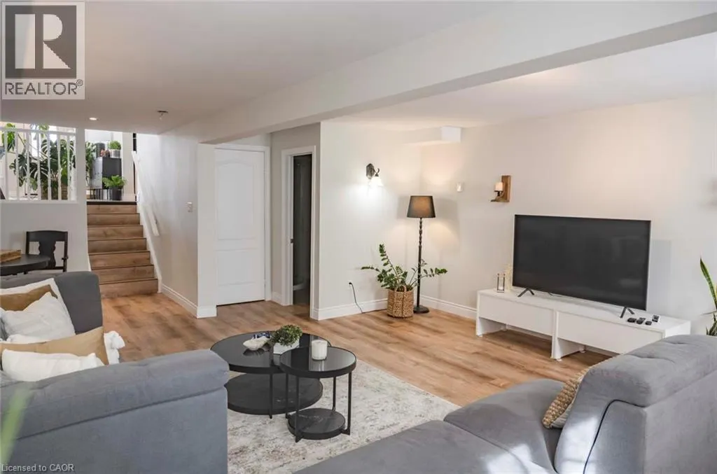 729 FAIRWAY Court