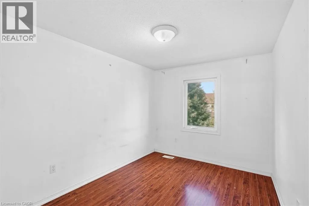 15 ROEHAMPTON Crescent