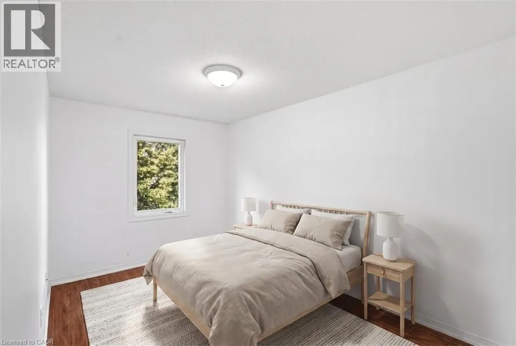 15 ROEHAMPTON Crescent