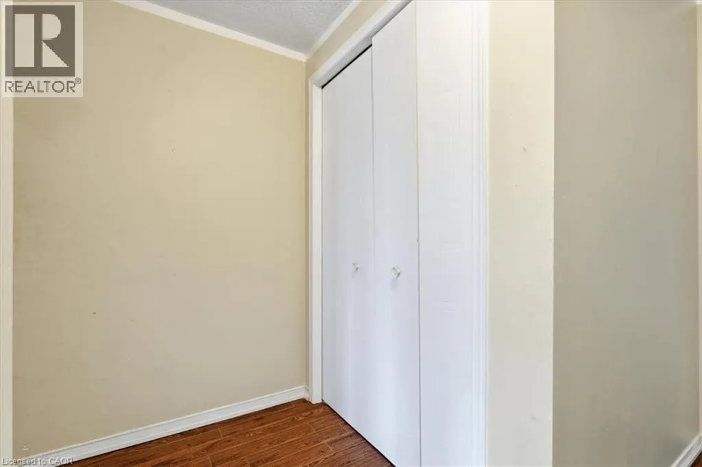 15 ROEHAMPTON Crescent