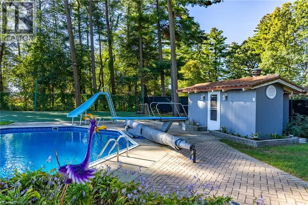 72 COURTNEY Avenue