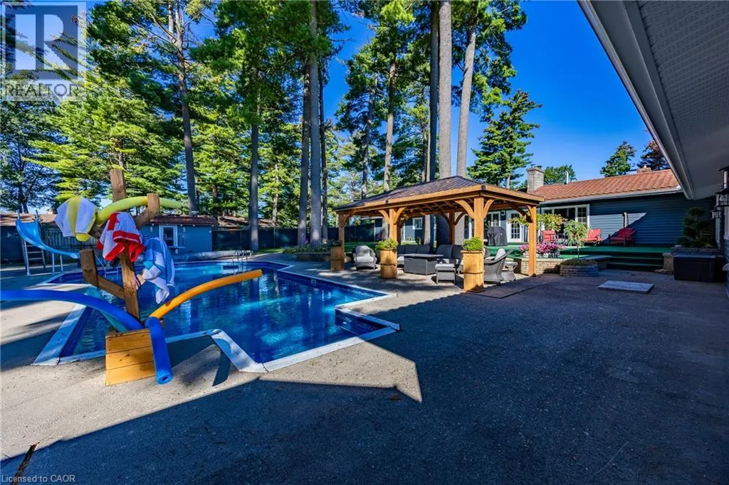 72 COURTNEY Avenue