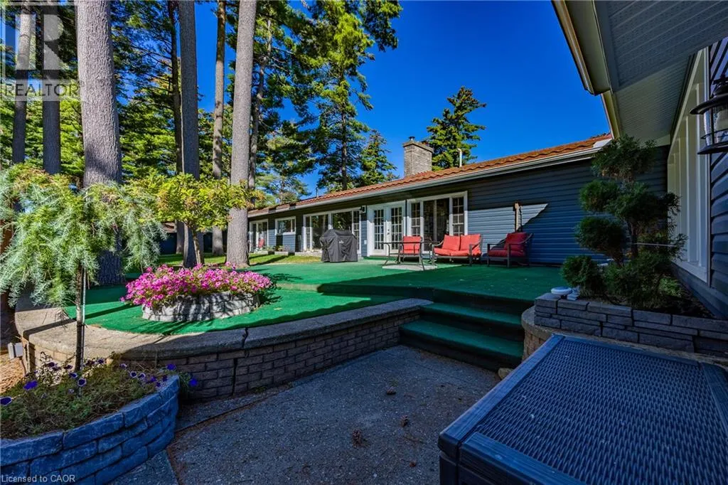 72 COURTNEY Avenue