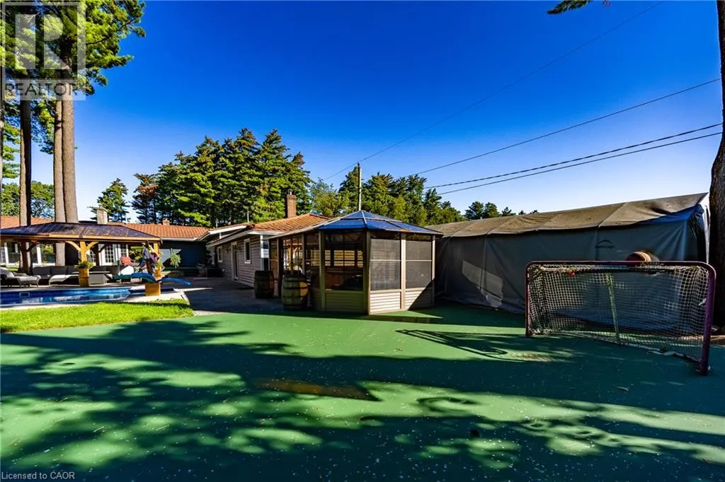 72 COURTNEY Avenue