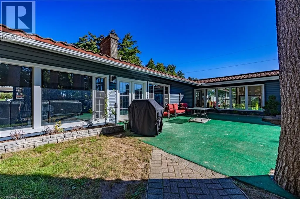 72 COURTNEY Avenue