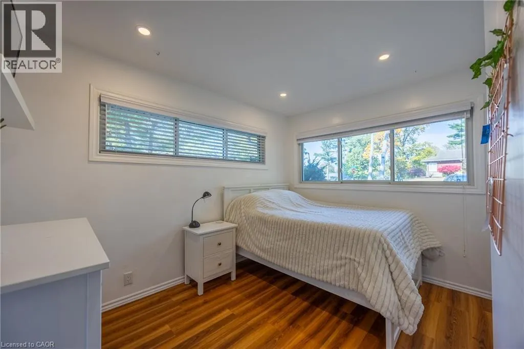 72 COURTNEY Avenue