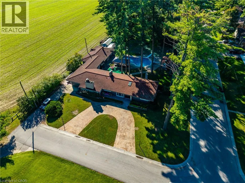 72 COURTNEY Avenue