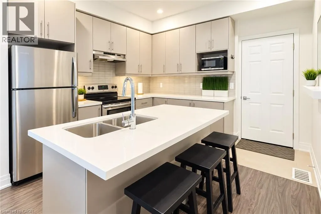 39 ROBINSON Street N Unit# 10 #10