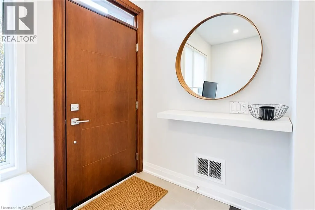 39 ROBINSON Street N Unit# 10 #10