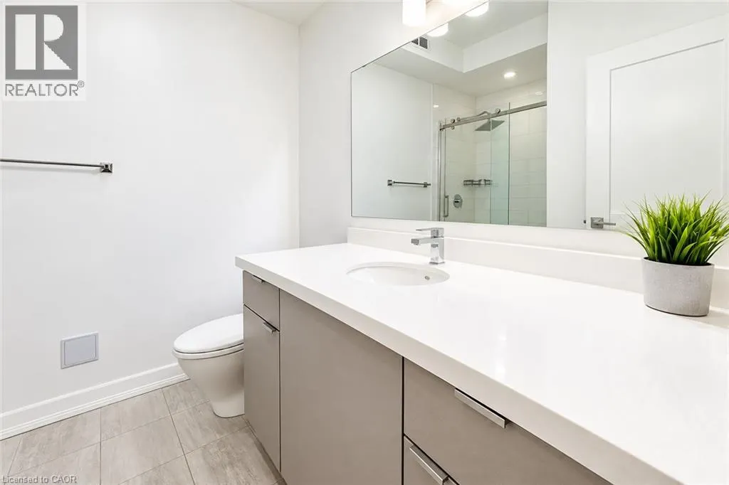 39 ROBINSON Street N Unit# 10 #10