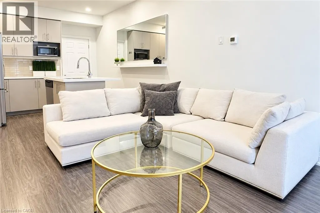 39 ROBINSON Street N Unit# 10 #10