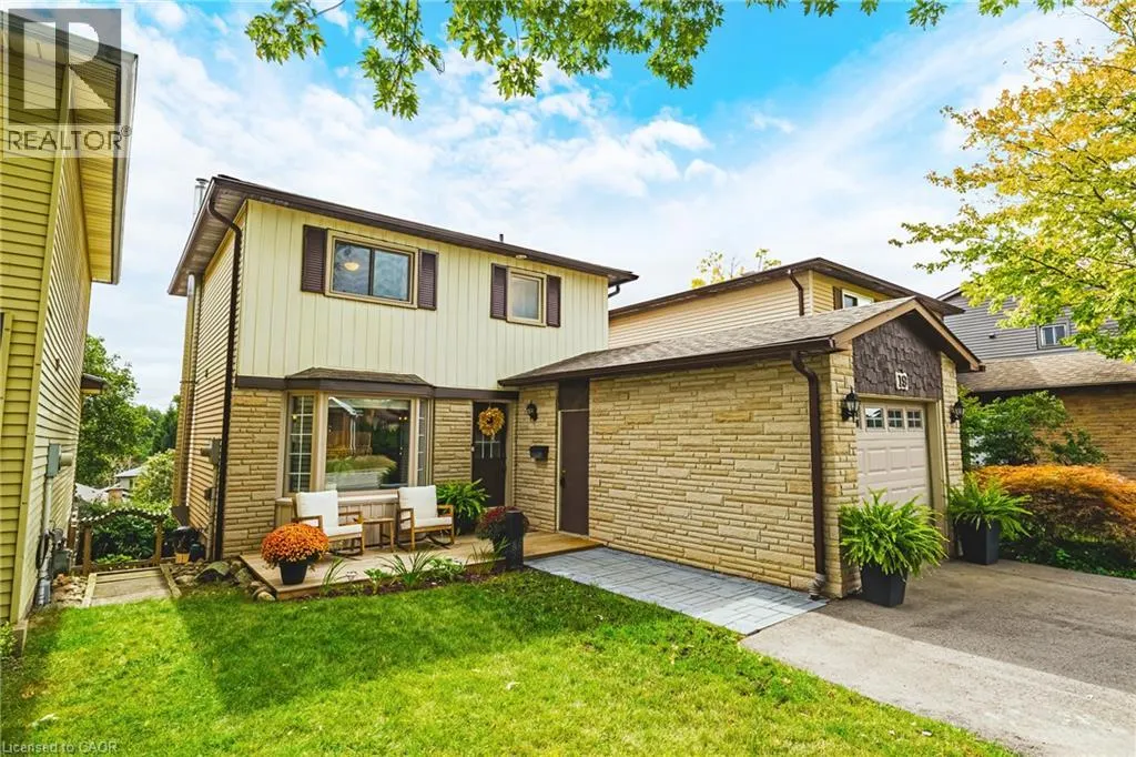19 HILLSDALE Court