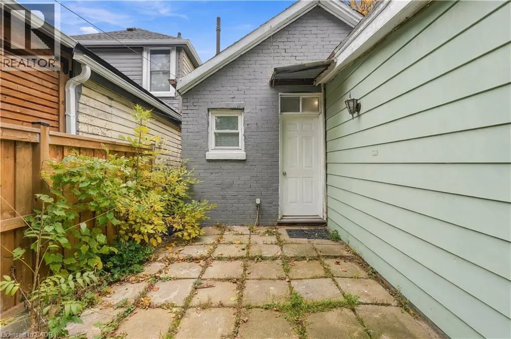 40 AIKMAN Avenue