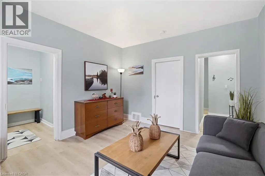 40 AIKMAN Avenue