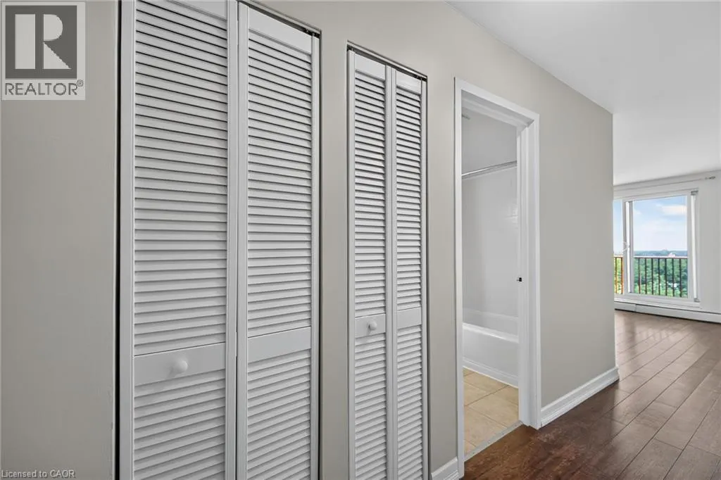 141 CATHARINE Street S Unit# 1004 #1004