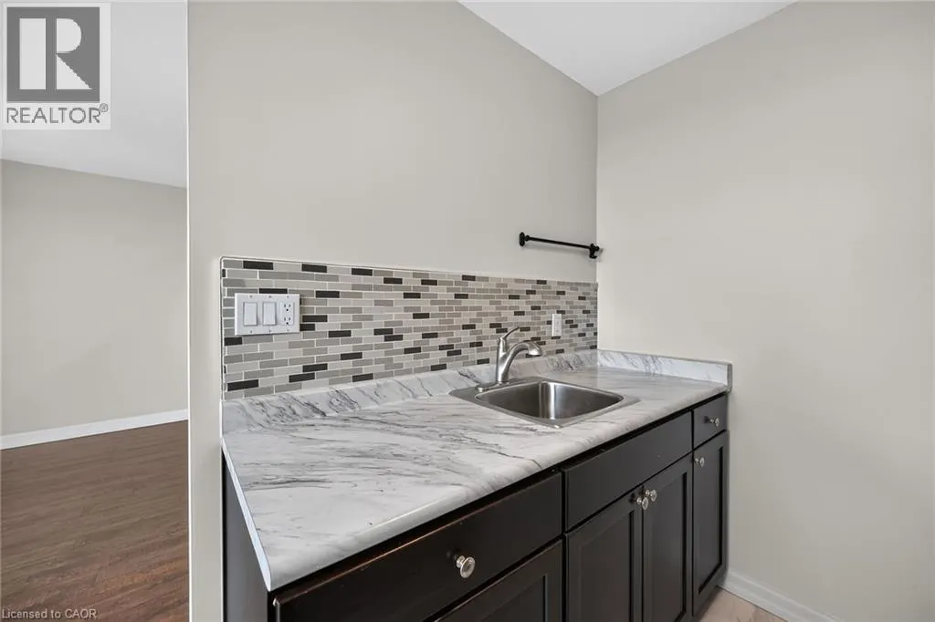 141 CATHARINE Street S Unit# 1004 #1004