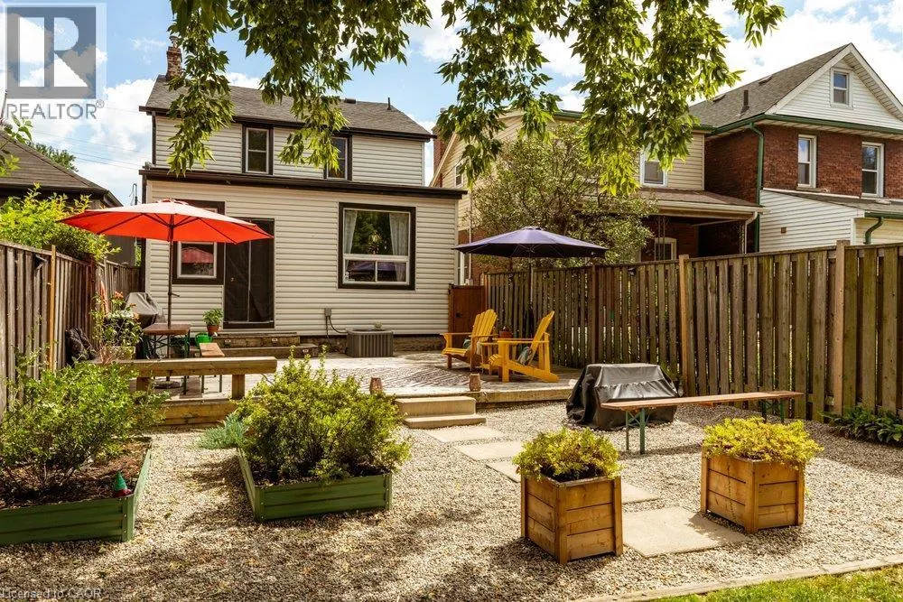 21 BAYFIELD Avenue