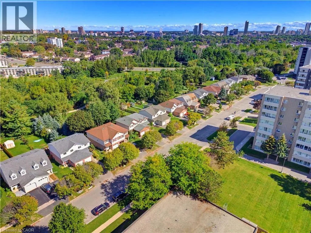 80 HIGHLAND Crescent