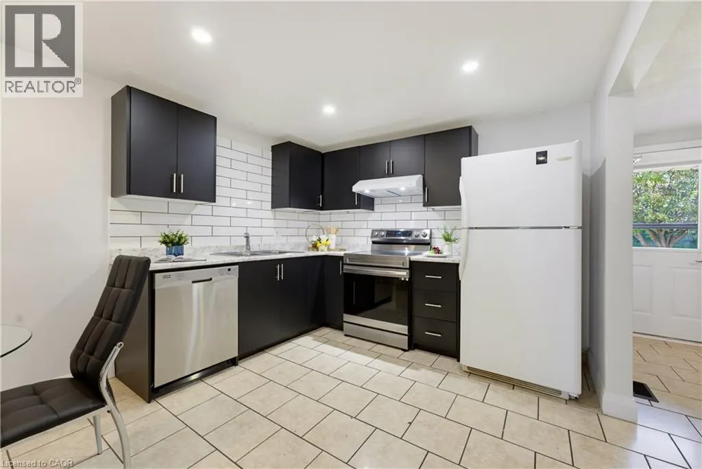 80 HIGHLAND Crescent