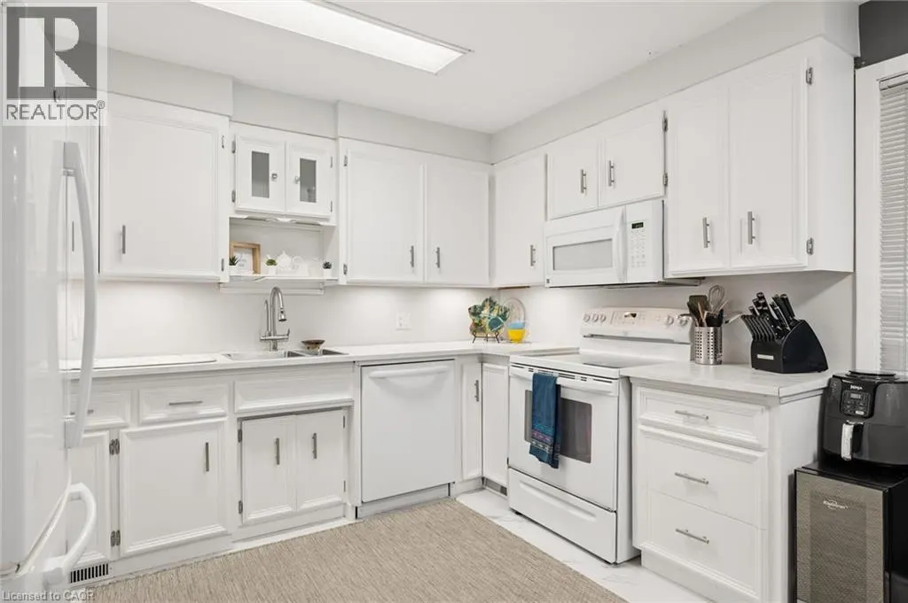 3 OAKWOOD Avenue