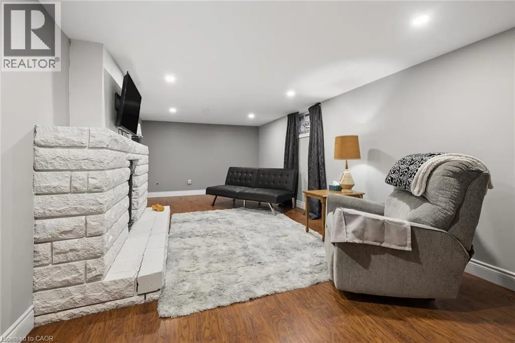3 OAKWOOD Avenue