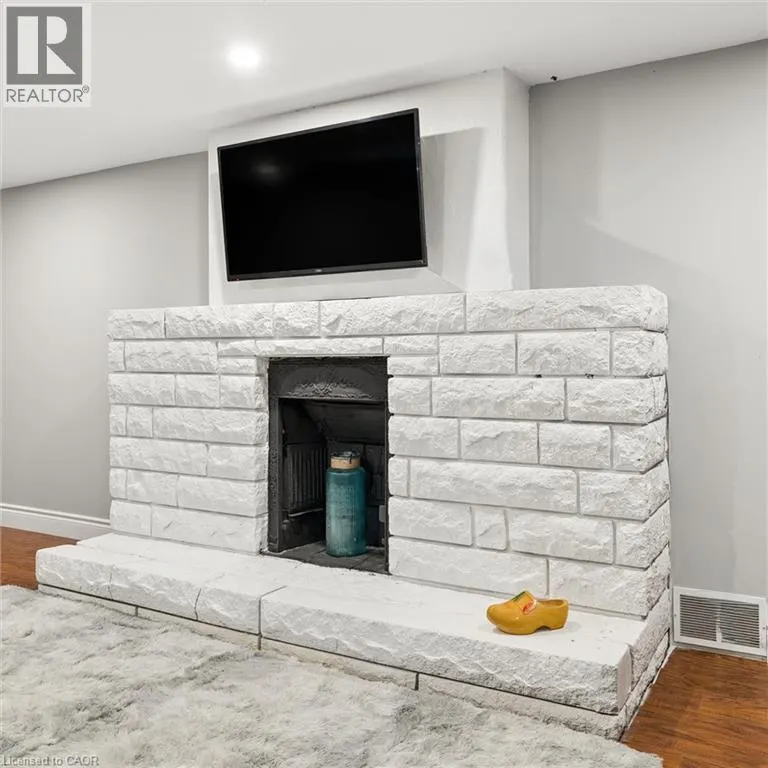 3 OAKWOOD Avenue